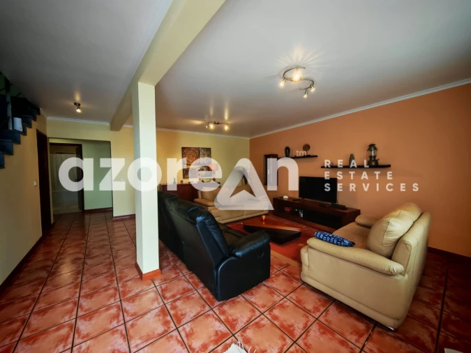 Moradia T3 para Venda em Rabo de Peixe Foto 7