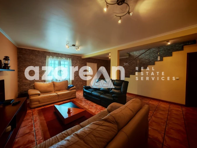 Moradia T3 para Venda em Rabo de Peixe Foto 9