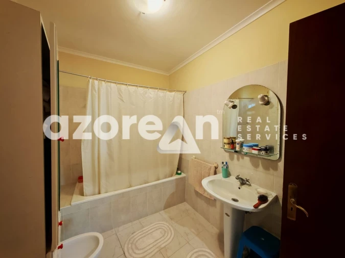 Moradia T3 para Venda em Rabo de Peixe Foto 12