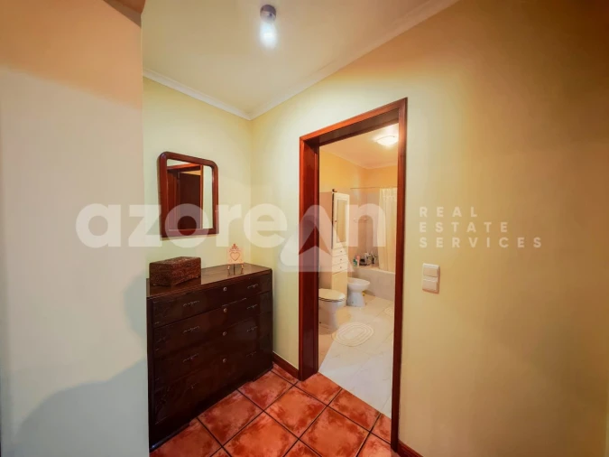 Moradia T3 para Venda em Rabo de Peixe Foto 8