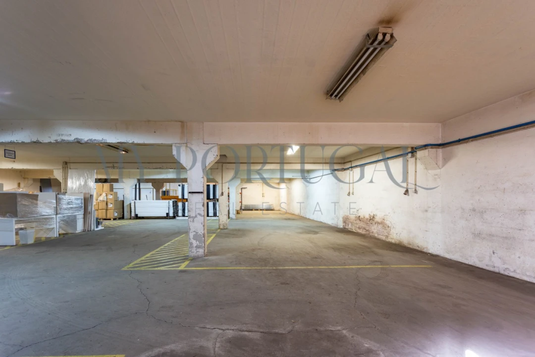 Armazém para Venda em Massamá e Monte Abraão Foto 4