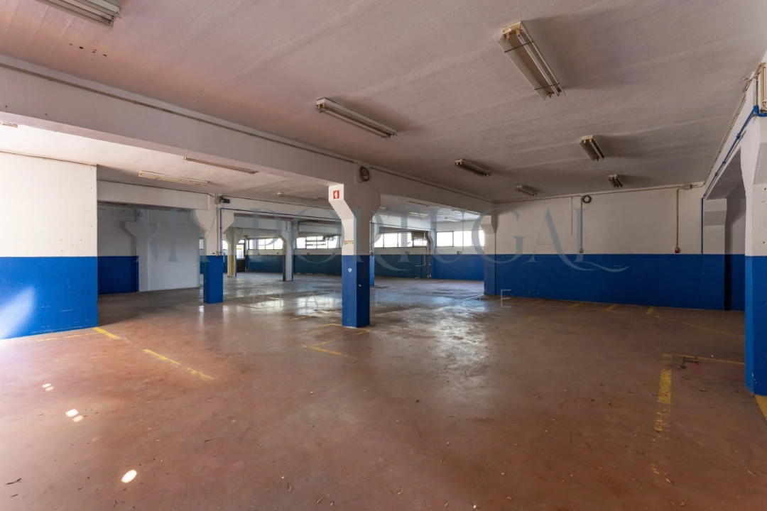 Armazém para Venda em Massamá e Monte Abraão Foto 6