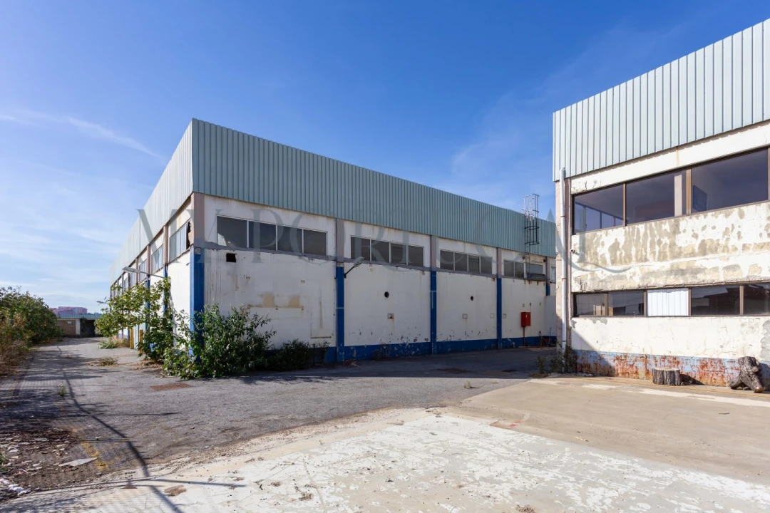 Armazém para Venda em Massamá e Monte Abraão Foto 9