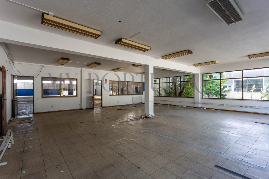 Armazém para Venda em Massamá e Monte Abraão Foto 22