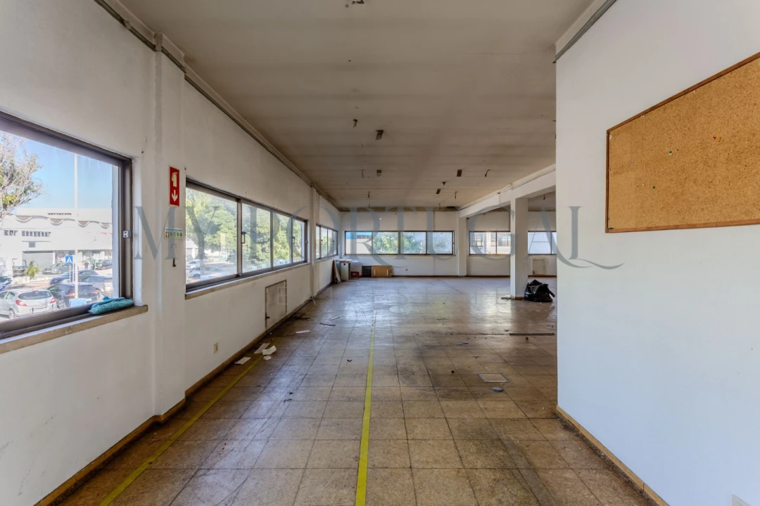 Armazém para Venda em Massamá e Monte Abraão Foto 33