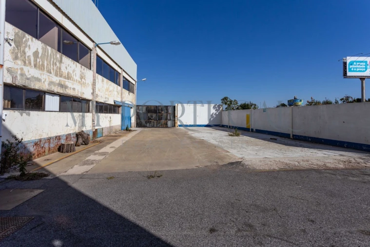 Armazém para Venda em Massamá e Monte Abraão Foto 8