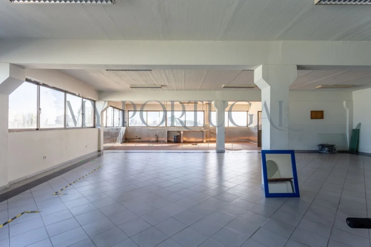 Armazém para Venda em Massamá e Monte Abraão Foto 15