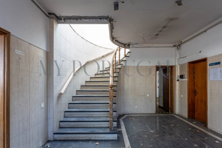 Armazém para Venda em Massamá e Monte Abraão Foto 21