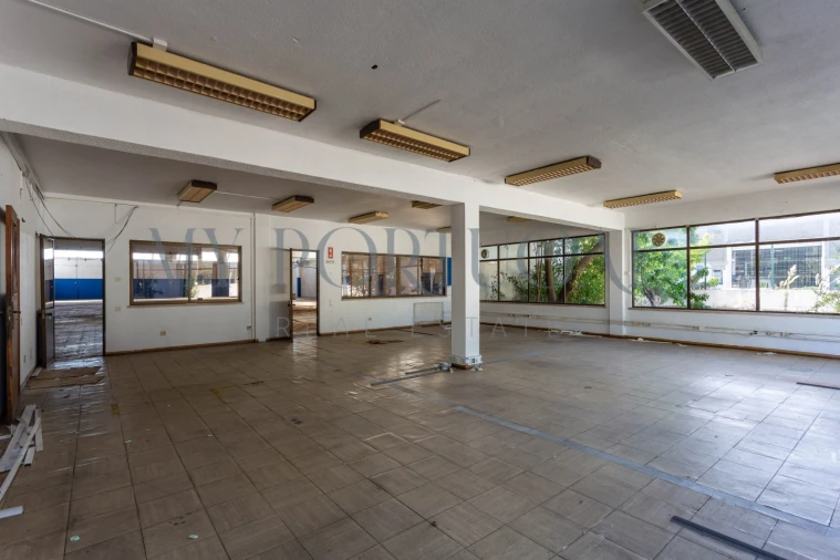 Armazém para Venda em Massamá e Monte Abraão Foto 22