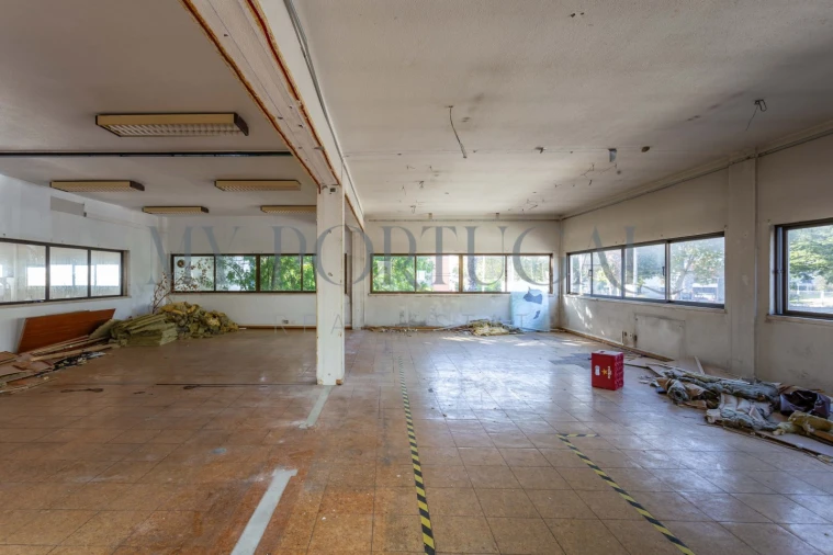 Armazém para Venda em Massamá e Monte Abraão Foto 31