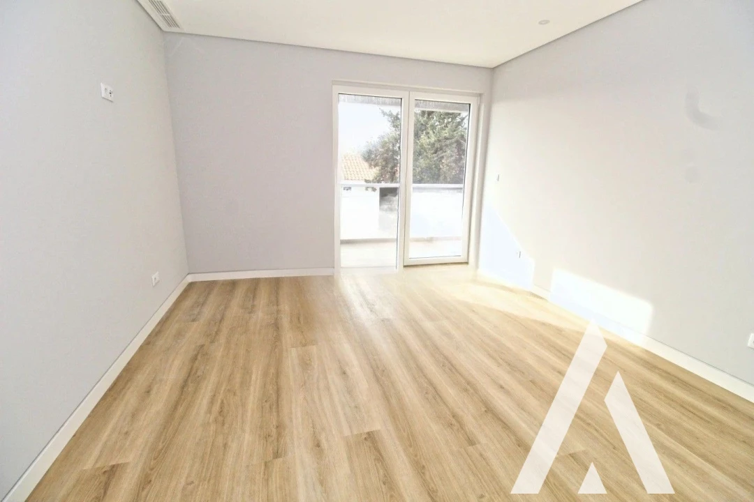Apartamento T3 para Venda em Carcavelos e Parede Foto 14