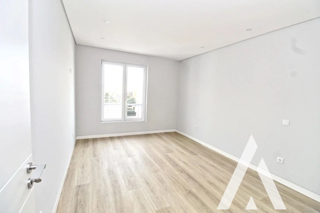 Apartamento T3 para Venda em Carcavelos e Parede Foto 19