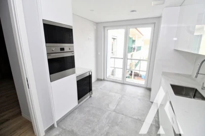 Apartamento T3 para Venda em Carcavelos e Parede