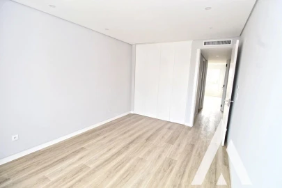 Apartamento T3 para Venda em Carcavelos e Parede
