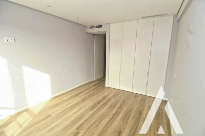Apartamento T3 para Venda em Carcavelos e Parede