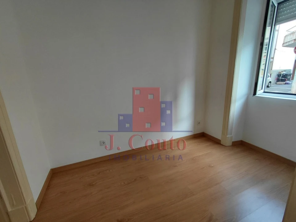 Apartamento T2 para Arrendamento em Nossa Senhora do Pópulo, Coto e São Gregório Foto 3