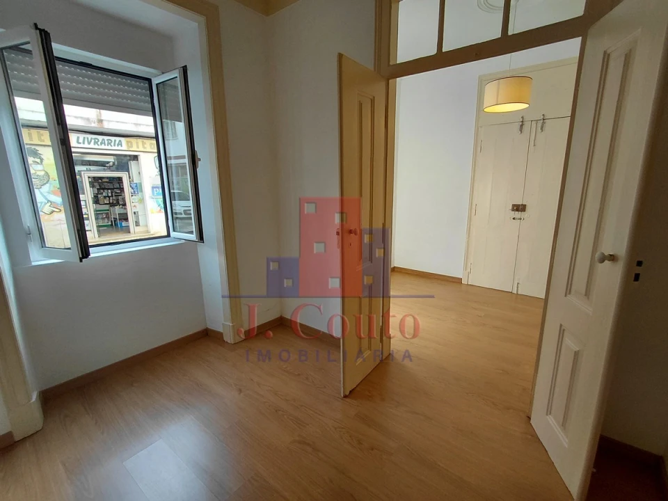 Apartamento T2 para Arrendamento em Nossa Senhora do Pópulo, Coto e São Gregório Foto 1