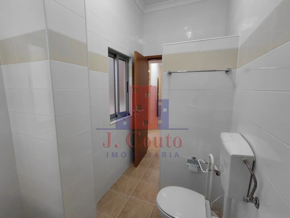 Apartamento T2 para Arrendamento em Nossa Senhora do Pópulo, Coto e São Gregório Foto 11