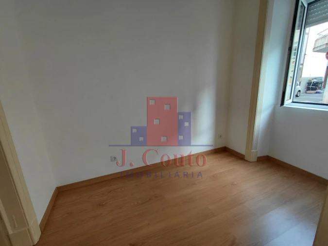 Apartamento T2 para Arrendamento em Nossa Senhora do Pópulo, Coto e São Gregório Foto 3