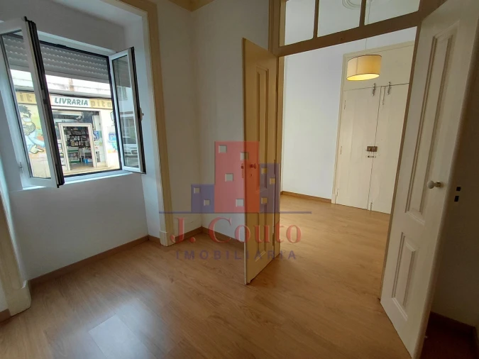 Apartamento T2 para Arrendamento em Nossa Senhora do Pópulo, Coto e São Gregório