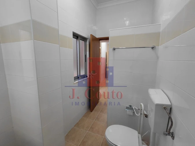 Apartamento T2 para Arrendamento em Nossa Senhora do Pópulo, Coto e São Gregório Foto 11