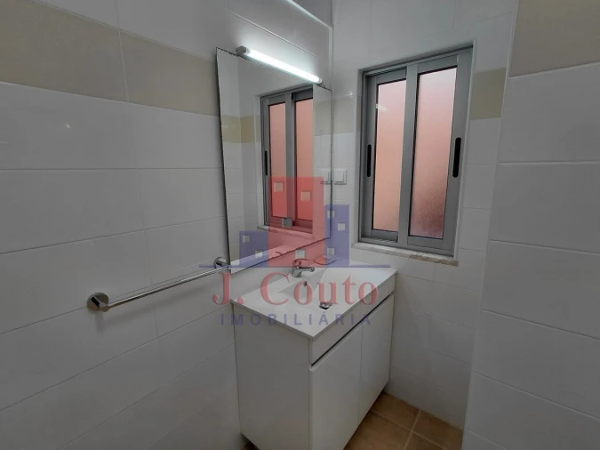 Apartamento T2 para Arrendamento em Nossa Senhora do Pópulo, Coto e São Gregório Foto 12
