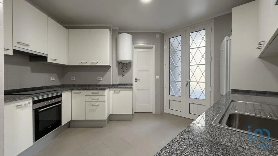 Apartamento T2 para Arrendamento em Avenidas Novas Foto 10