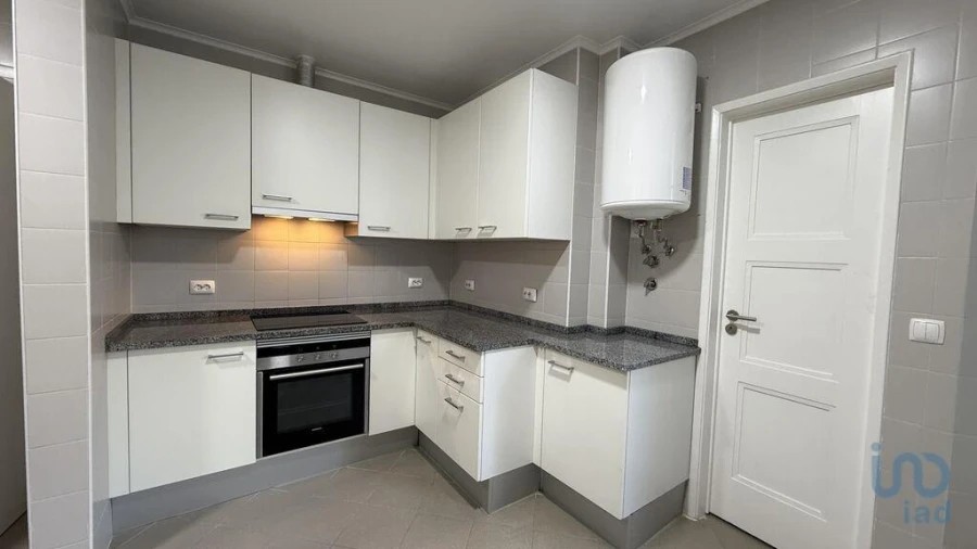 Apartamento T2 para Arrendamento em Avenidas Novas Foto 11