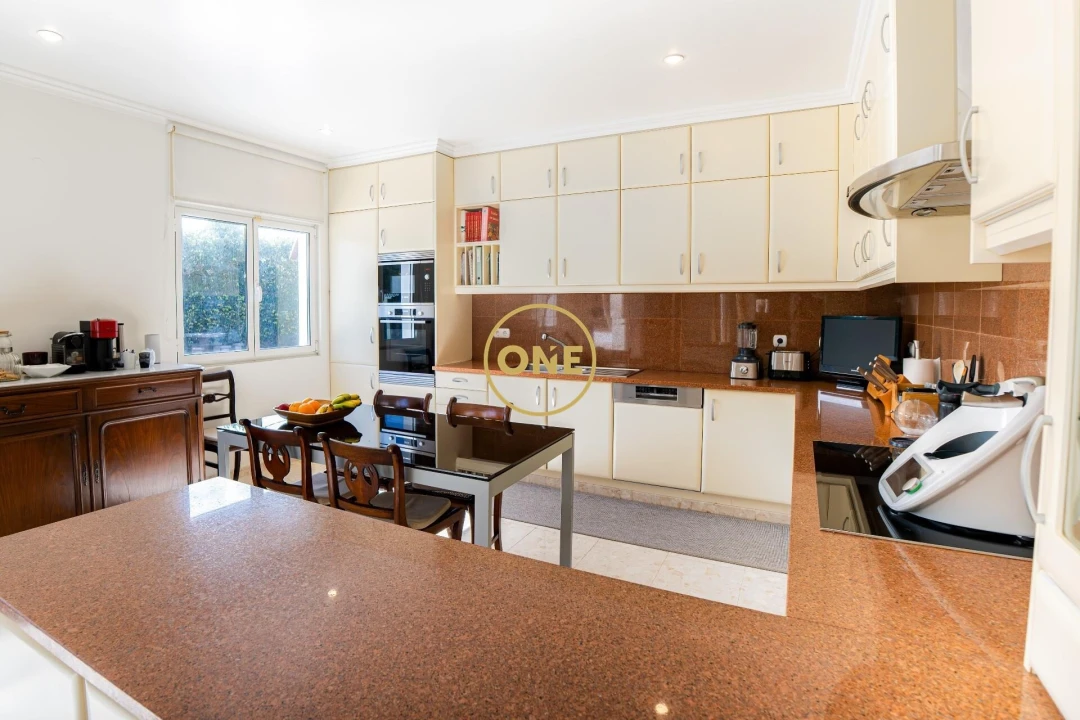 Moradia T5 para Venda em Rabo de Peixe Foto 21