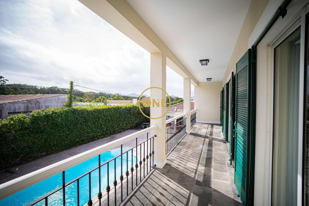 Moradia T5 para Venda em Rabo de Peixe Foto 40