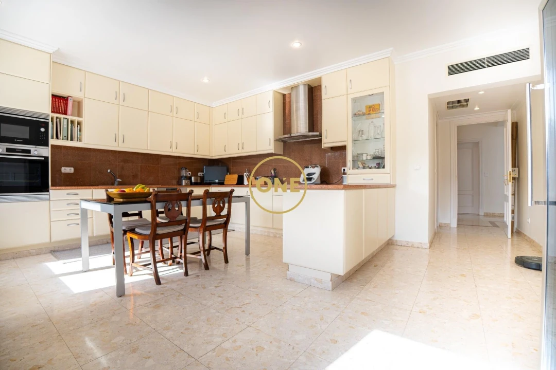 Moradia T5 para Venda em Rabo de Peixe Foto 18