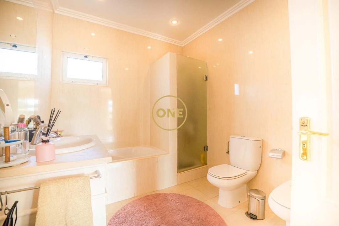 Moradia T5 para Venda em Rabo de Peixe Foto 29