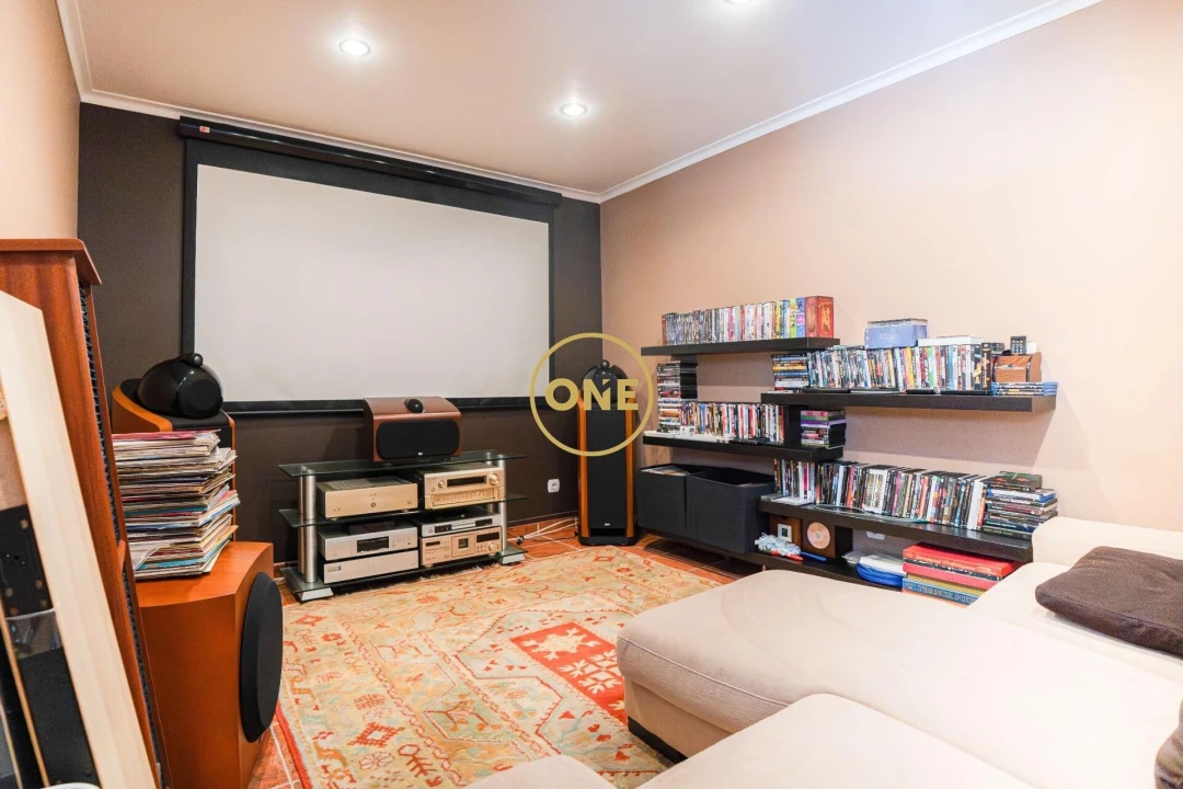 Moradia T5 para Venda em Rabo de Peixe Foto 51