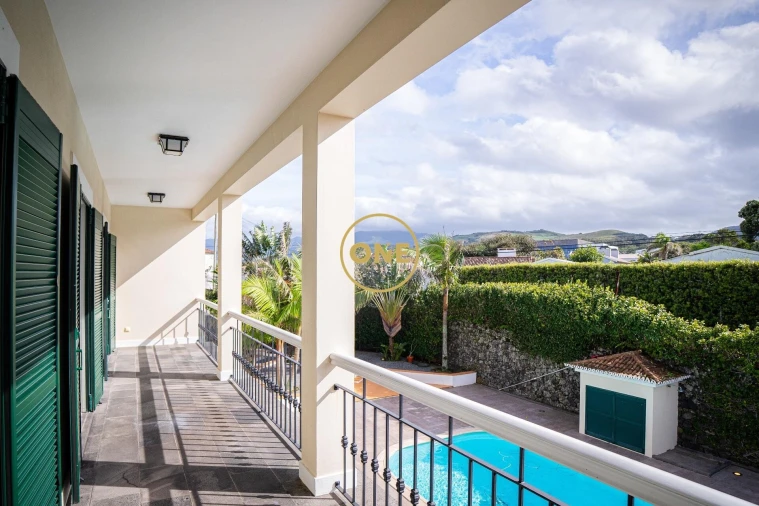 Moradia T5 para Venda em Rabo de Peixe Foto 39