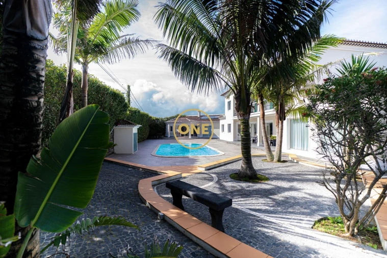 Moradia T5 para Venda em Rabo de Peixe Foto 44