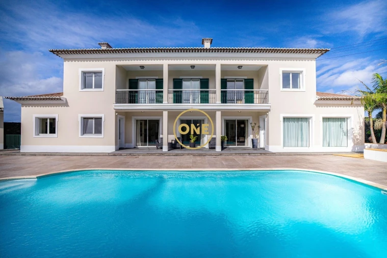 Moradia T5 para Venda em Rabo de Peixe Foto 1