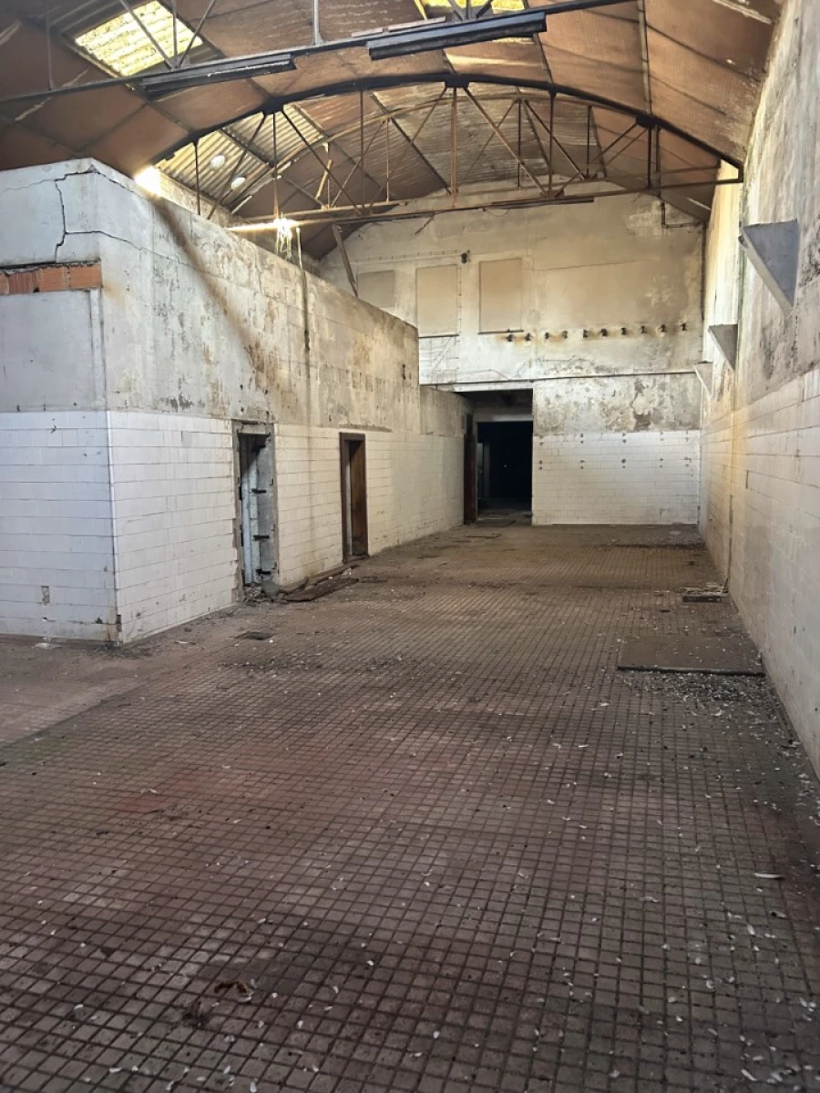 Armazém para Venda em Milheiros Foto 5