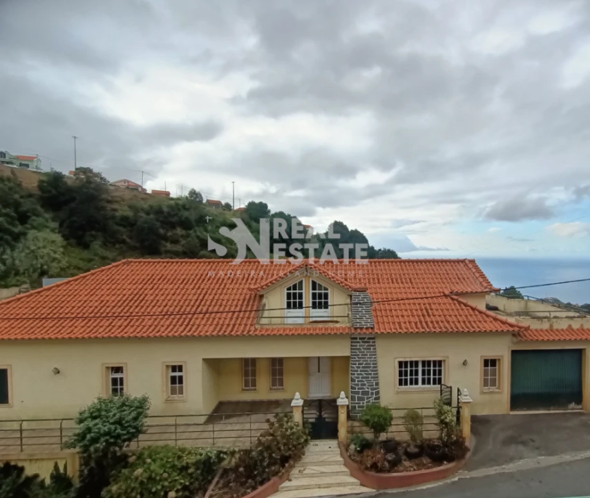 Moradia T3 para Venda em Canhas Foto 3