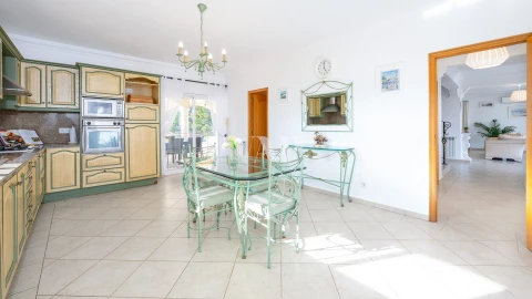 Moradia T4 para Venda em Quarteira
