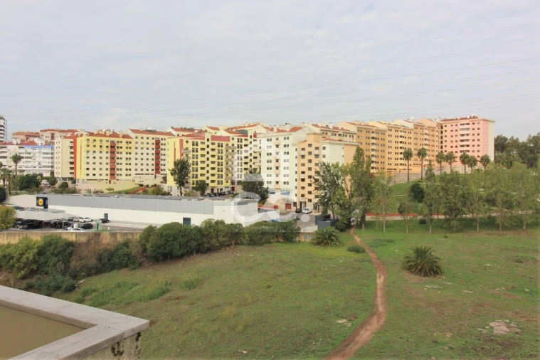 Apartamento T3 para Arrendamento em Odivelas Foto 11