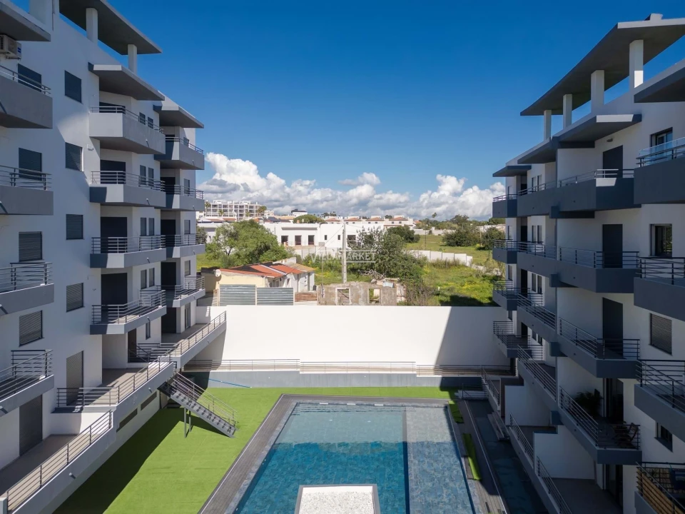 Apartamento T3 para Venda em Quelfes Foto 2