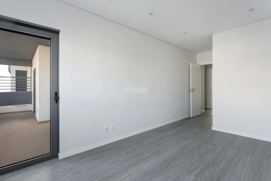 Apartamento T3 para Venda em Quelfes Foto 10