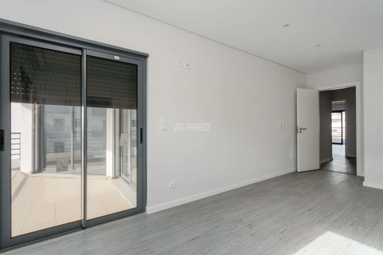 Apartamento T3 para Venda em Quelfes Foto 14