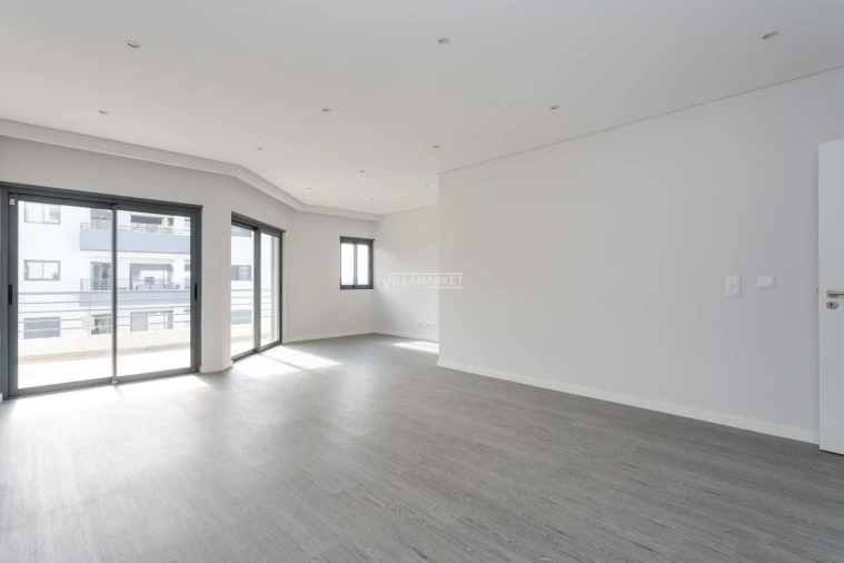 Apartamento T3 para Venda em Quelfes Foto 7