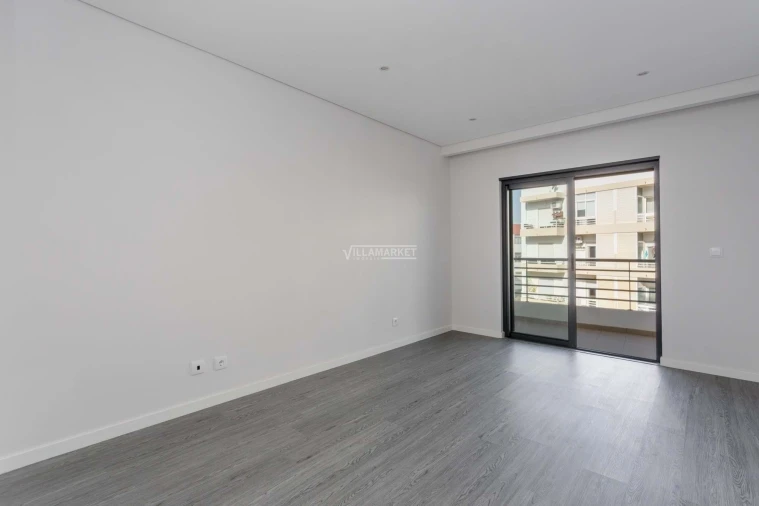 Apartamento T3 para Venda em Quelfes Foto 16