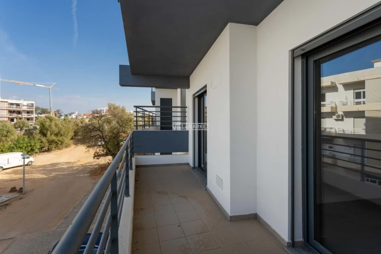 Apartamento T3 para Venda em Quelfes Foto 5