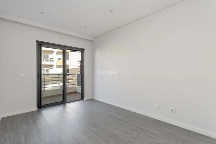 Apartamento T3 para Venda em Quelfes Foto 21