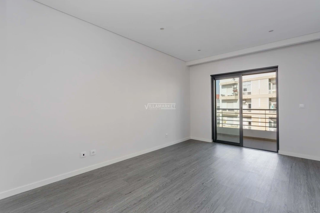 Apartamento T3 para Venda em Quelfes Foto 16
