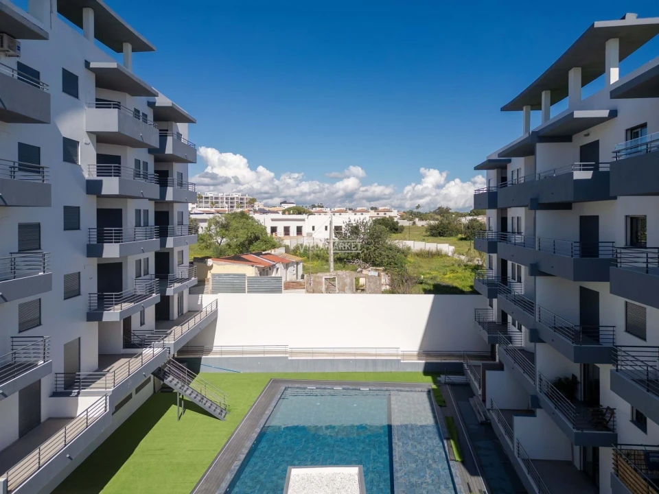 Apartamento T3 para Venda em Quelfes Foto 2
