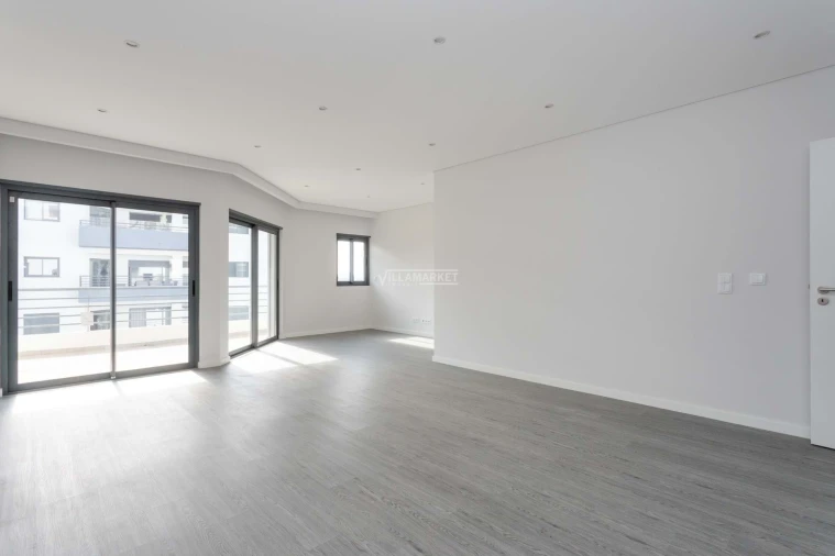 Apartamento T3 para Venda em Quelfes Foto 7